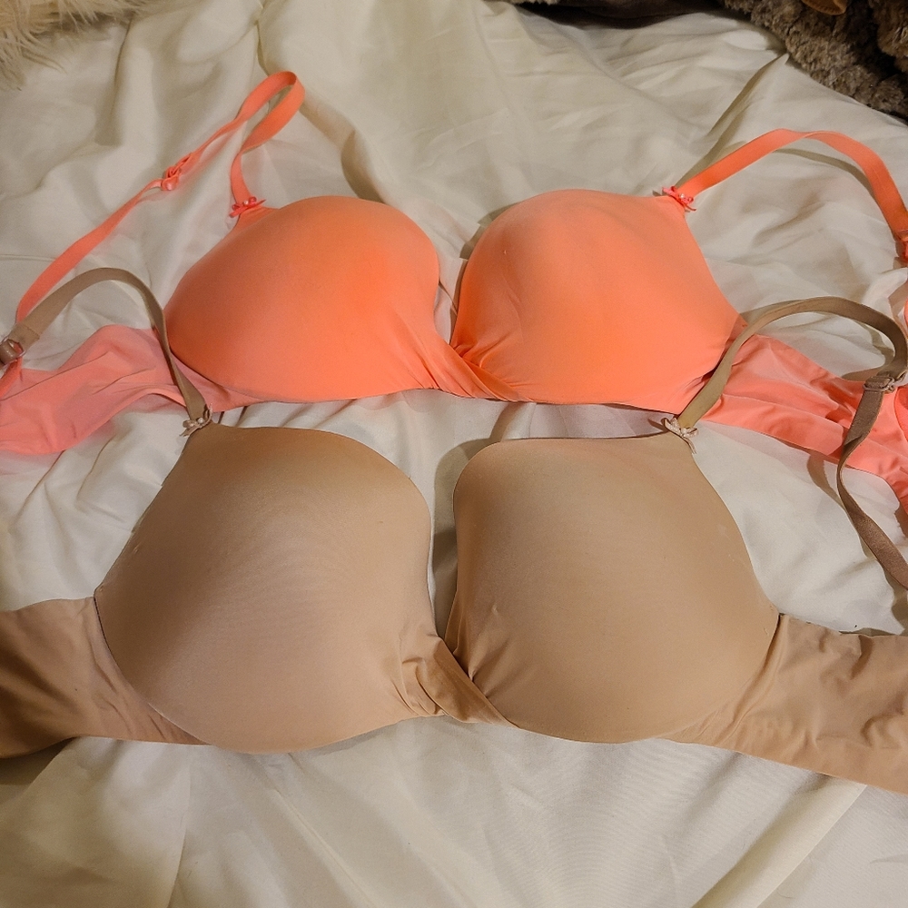 Victoria's Secret push up Bra Pair